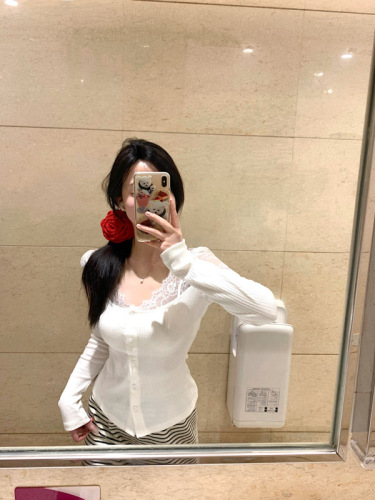 Real shot of Sister Jiaoxiang, lace pure desire sister Bai Yueguang long-sleeved inner body slimming top