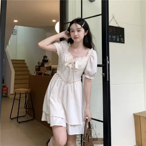 杏色連衣裙純欲風2024夏新款收腰顯瘦初戀溫柔甜辣妹法式復古短裙