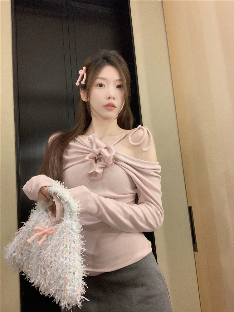 Actual shot ~ Pure desire sexy and scheming slanted shoulder top with three-dimensional flower design for women with long-sleeved top