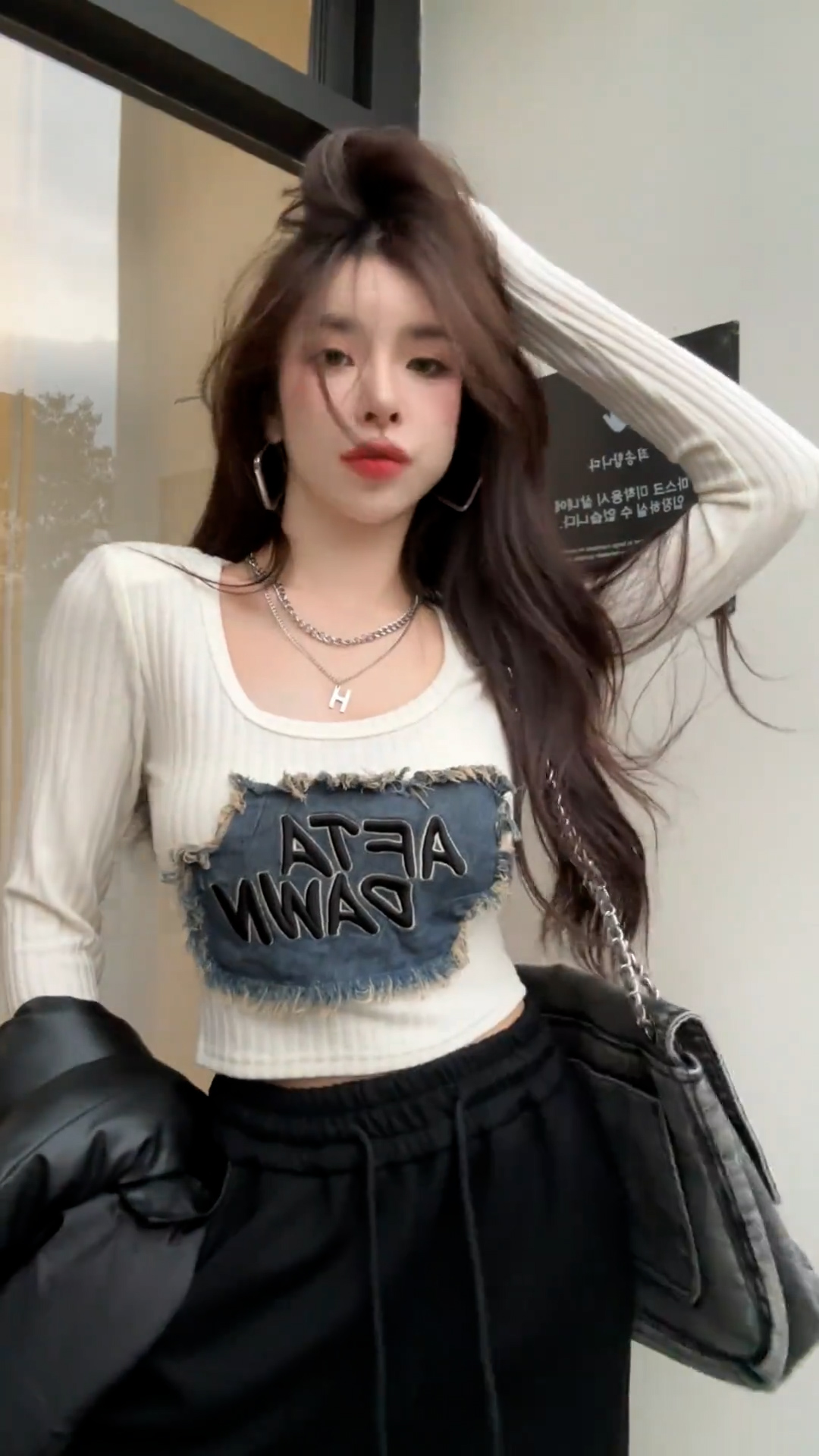 Letter denim patch long-sleeved T-shirt for women in autumn American hot girl slim short design niche black top