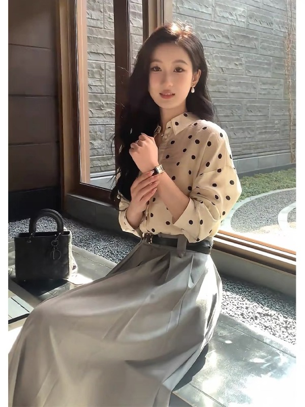 早春季穿搭一整套白色波點連衣裙子今年流行漂亮套裝女2024年新款