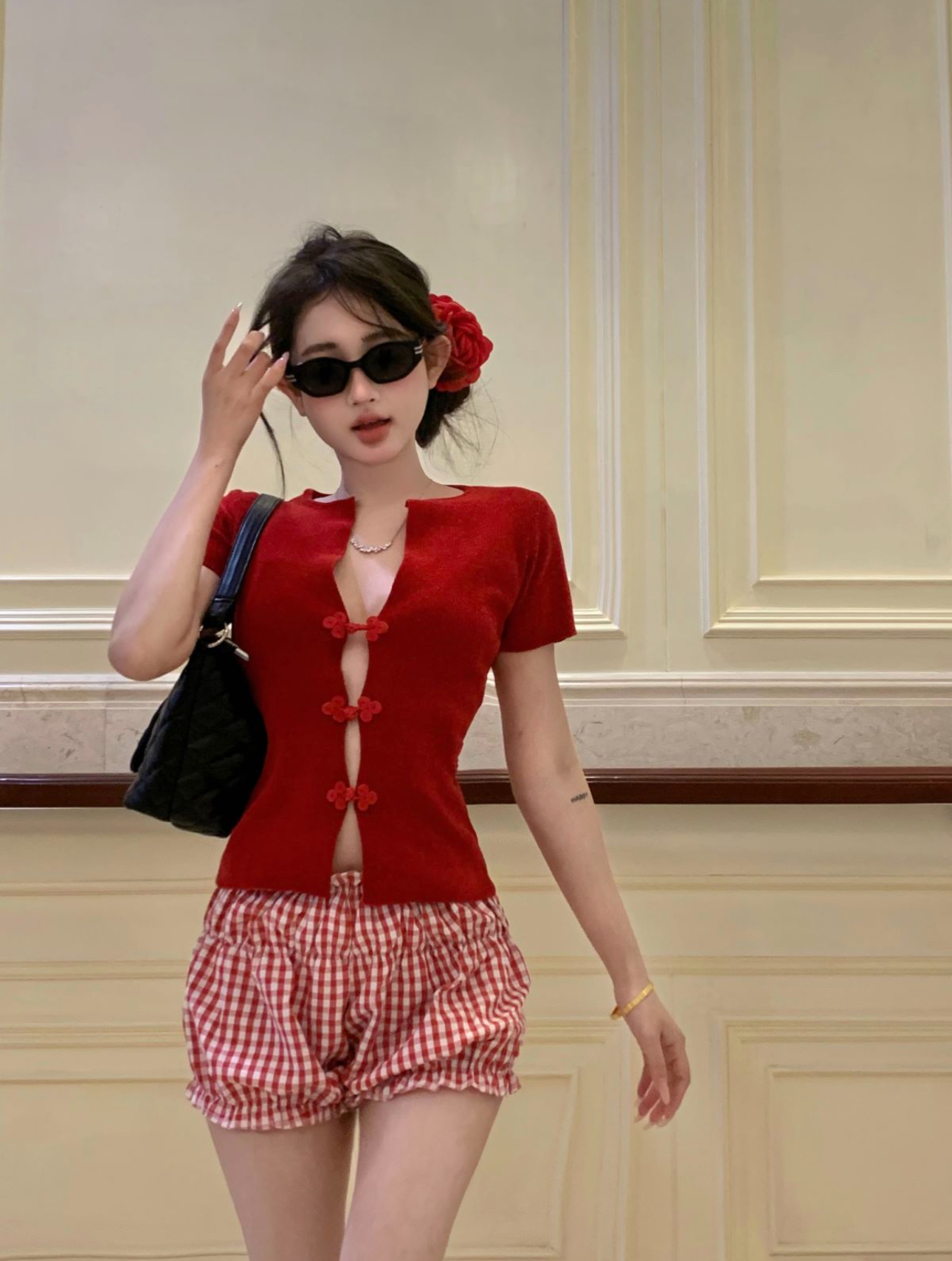 Real shot of red plate-button knitted sweater, short, slim, new style, hot girl top, plaid pants suit