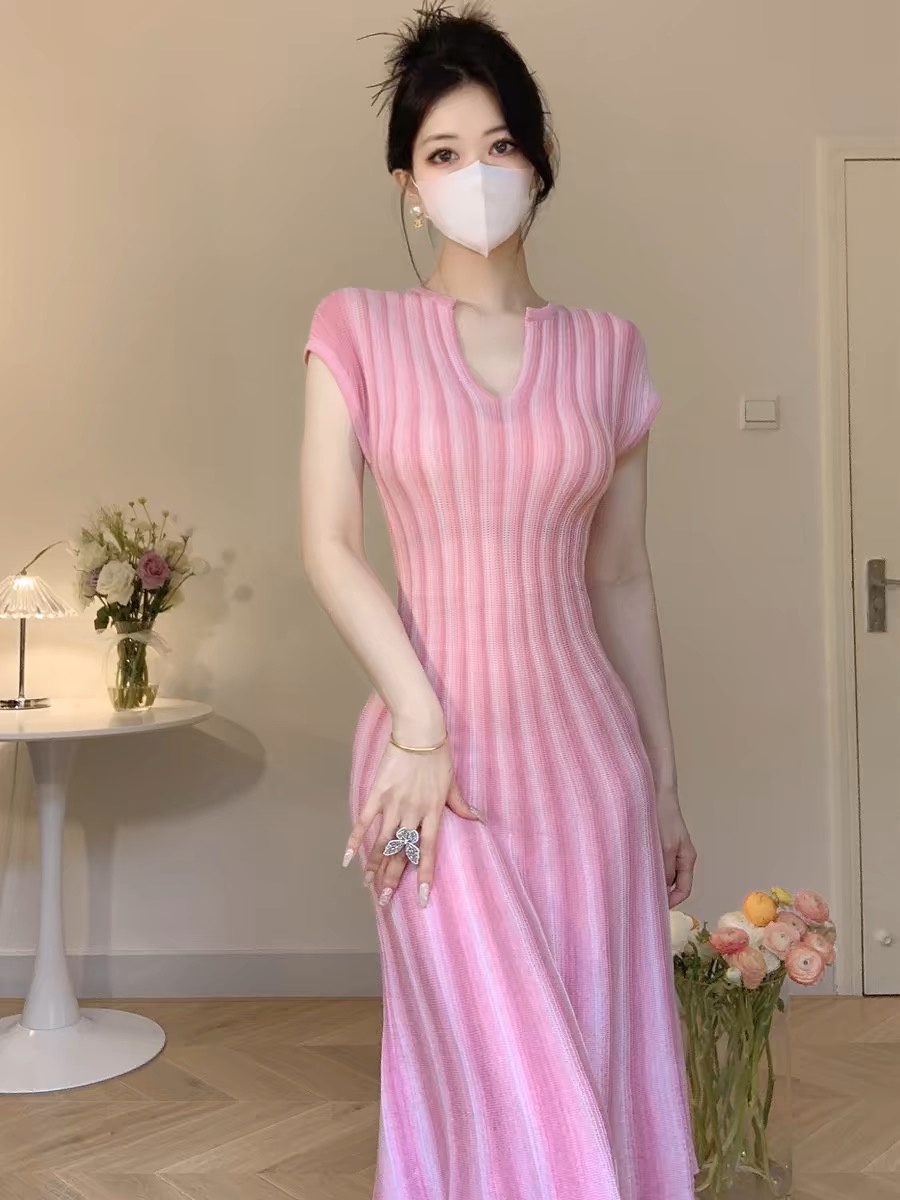 2024春夏新款修身顯瘦撞色條紋漸變色豎條紋針織連衣裙女A字長裙
