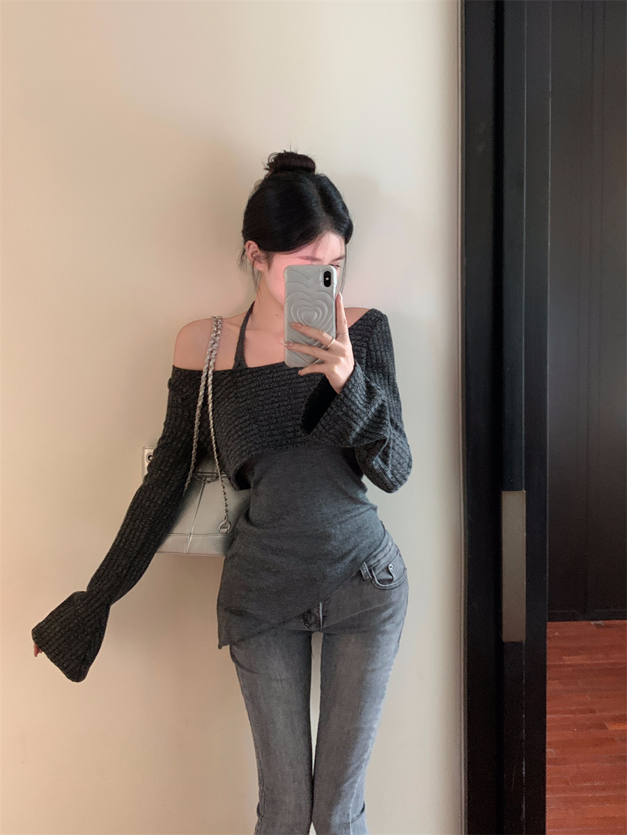 Actual shot of a stylish two-piece stacked long-sleeved bottoming shirt for hot girls, a versatile slimming top