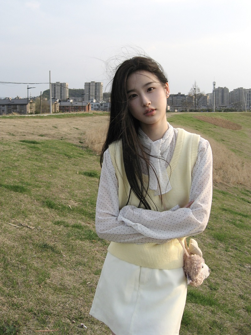 Actual shot of Korean style layered knitted vest + lace-up polka-dot shirt suit