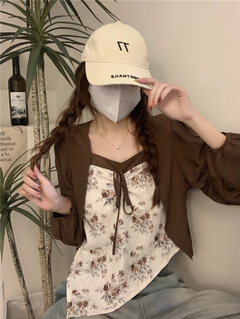 Actual shot of the new sweet and spicy style slim-fitting fresh floral stitching fake two-piece shirt