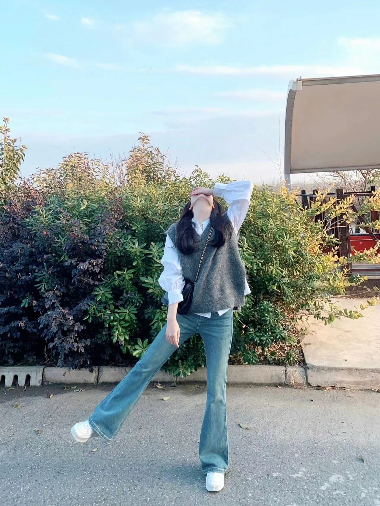 2024 early spring outfit with a complete set of fashionable age-reducing and flesh-covering college style Korean drama salt style three-piece suit for women