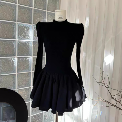 高级感黑色气质针织连衣裙子女春秋季新款小个子气质内搭打底短裙