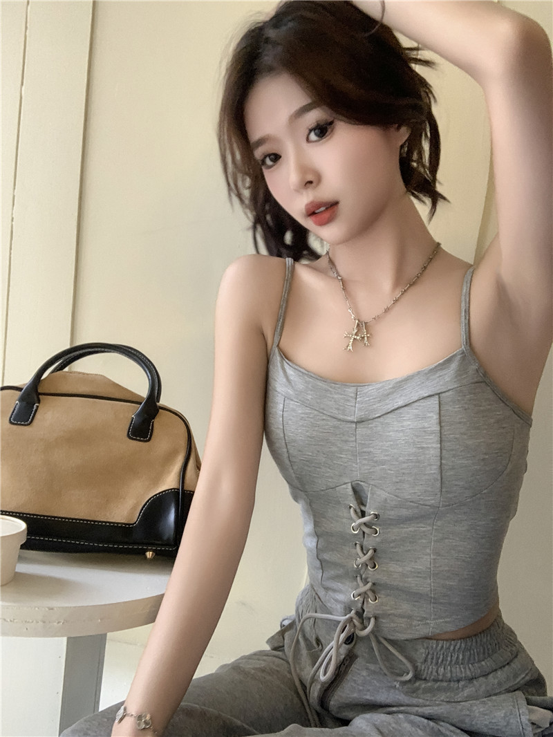 Actual shot ~ Summer new hot girl strappy camisole to wear as a design sleeveless base layer