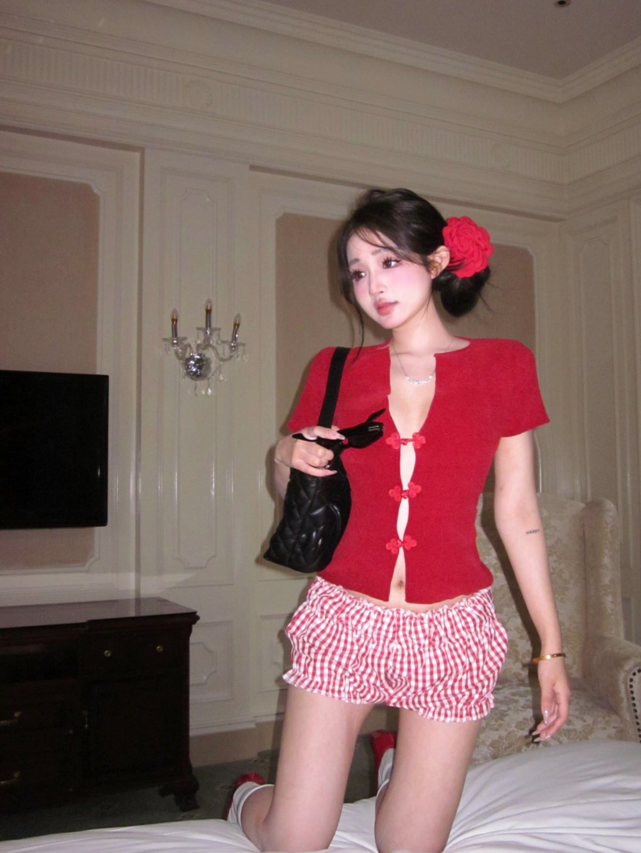 Real shot of red plate-button knitted sweater, short, slim, new style, hot girl top, plaid pants suit