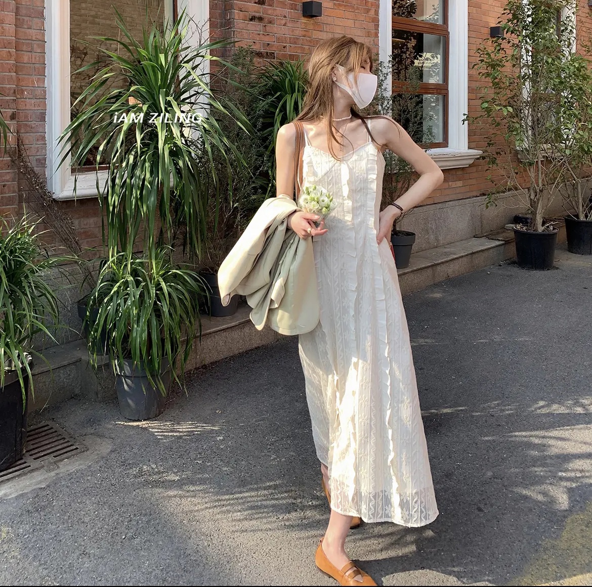 吱呤烏托邦花園2024年夏季法式氣質設計感木耳邊休閒顯瘦連衣裙女