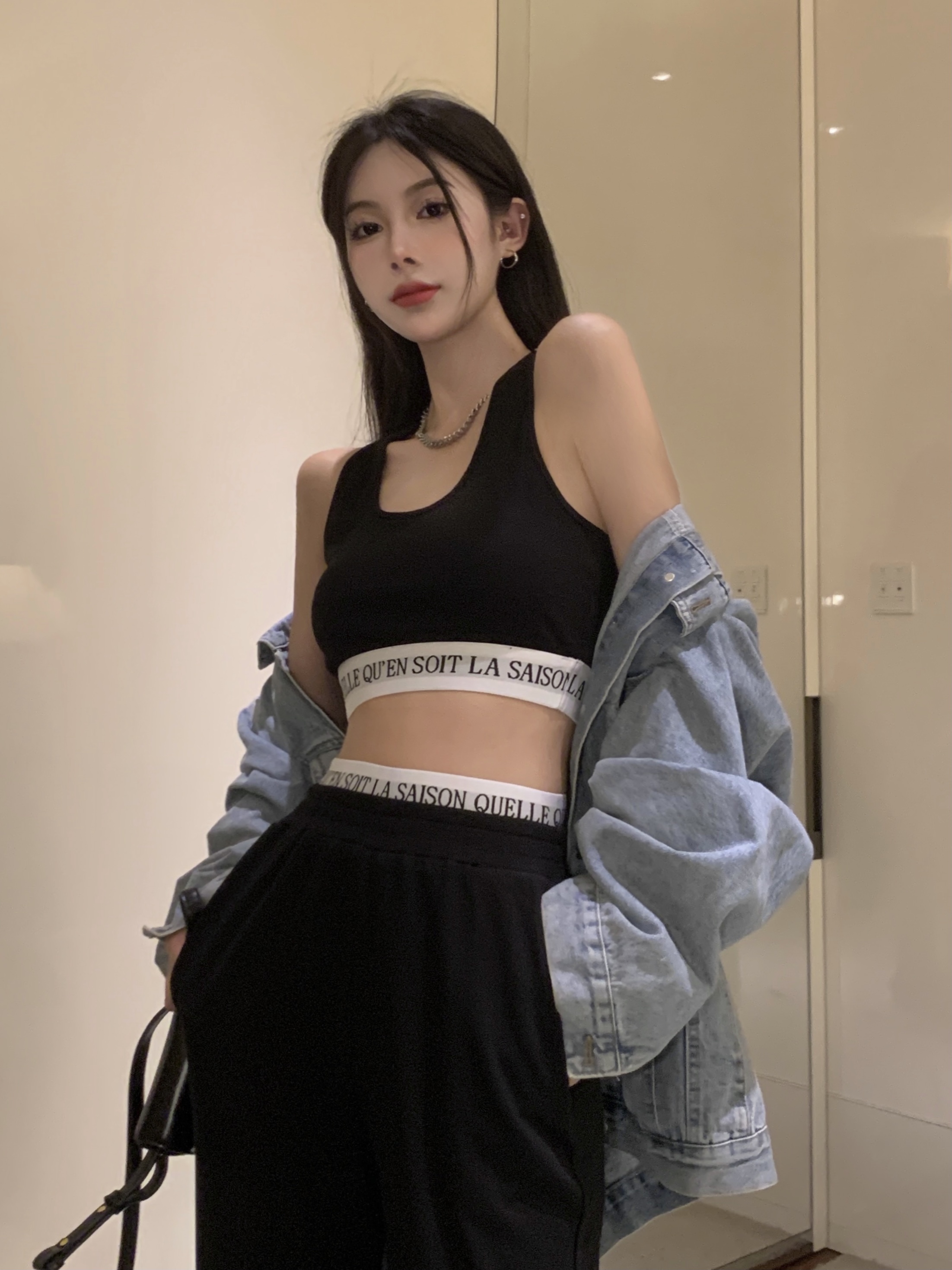 實拍~短款運動背心辣妹套裝休閒設計感小眾黑色高級感兩件套