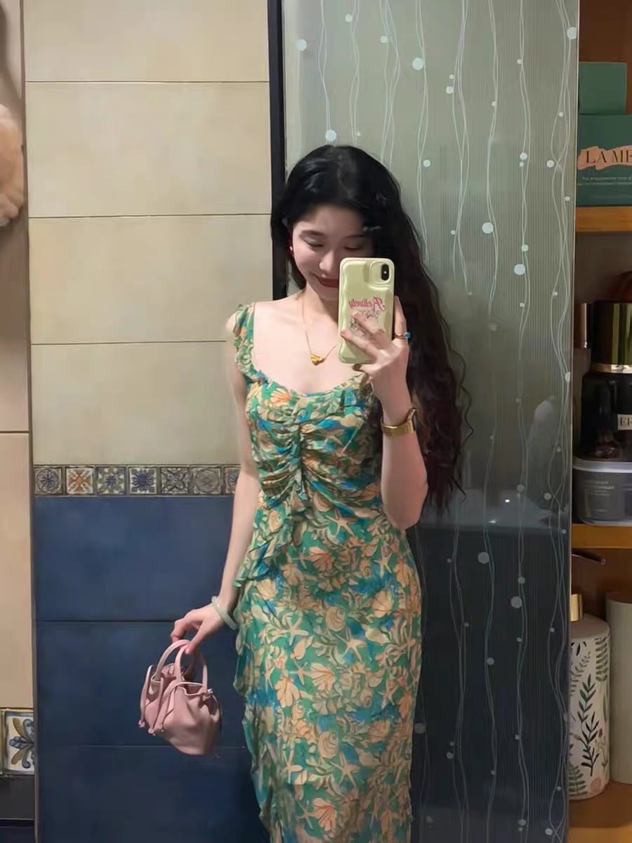 茶歇法式碎花吊帶連衣裙女夏2024新款超好看復古溫柔風氣質長裙子