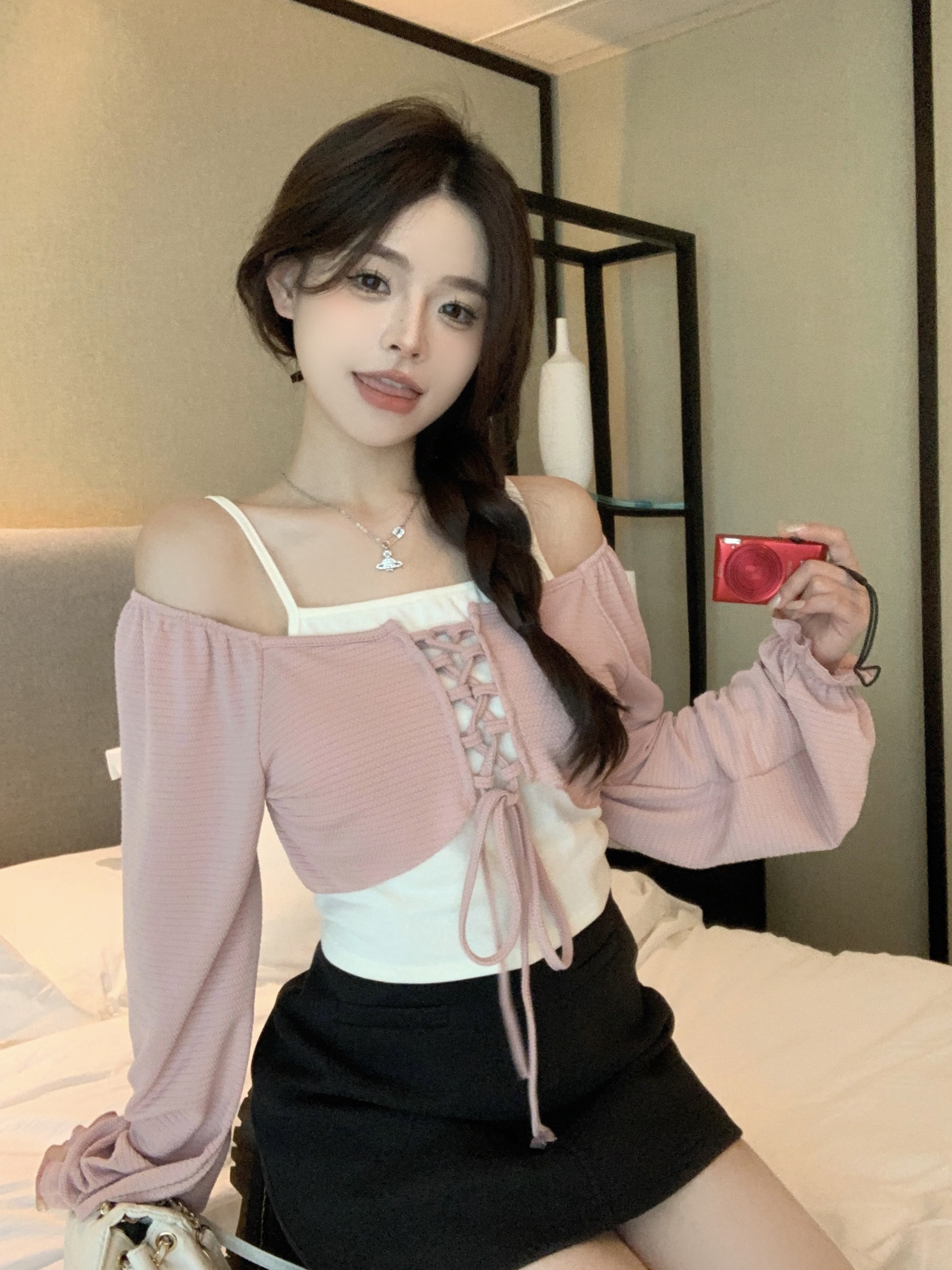 Actual shot of the new sweet and spicy short fake two-piece suspender one-piece collar lace-up slim fit top