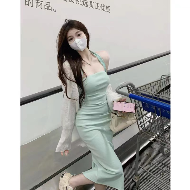 性感純欲風吊帶裙子高級感氣質女神范掛脖連衣裙女夏季2024年新款