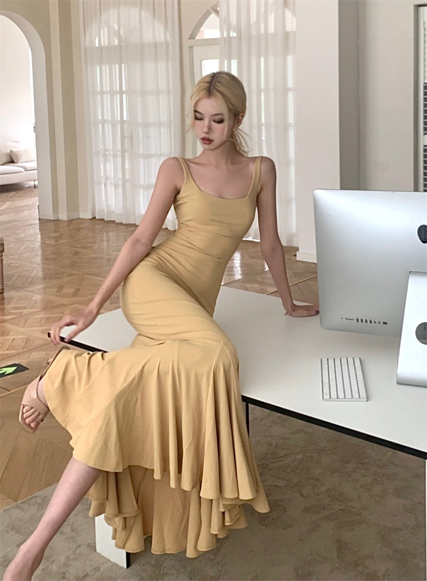Real shot of retro sexy hottie’s elegant design fishtail suspender dress