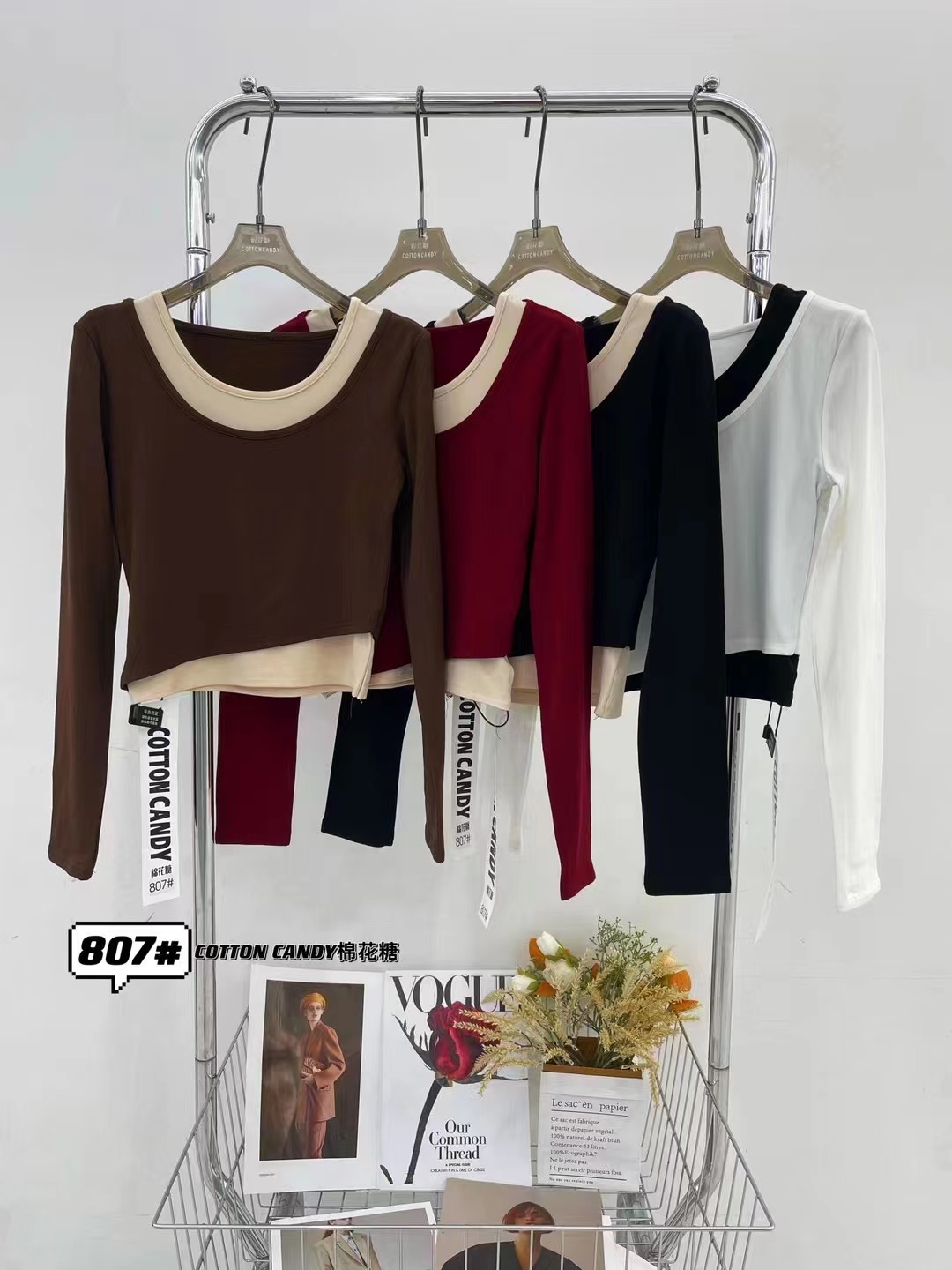 Fake two-piece stitching contrasting color long-sleeved right-shoulder T-shirt for women in autumn slim-fitting short style unique and unique bottoming top