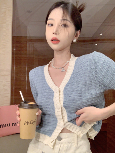 Actual shot of summer style small fragrant V-neck design niche slimming short sweater cardigan top for women