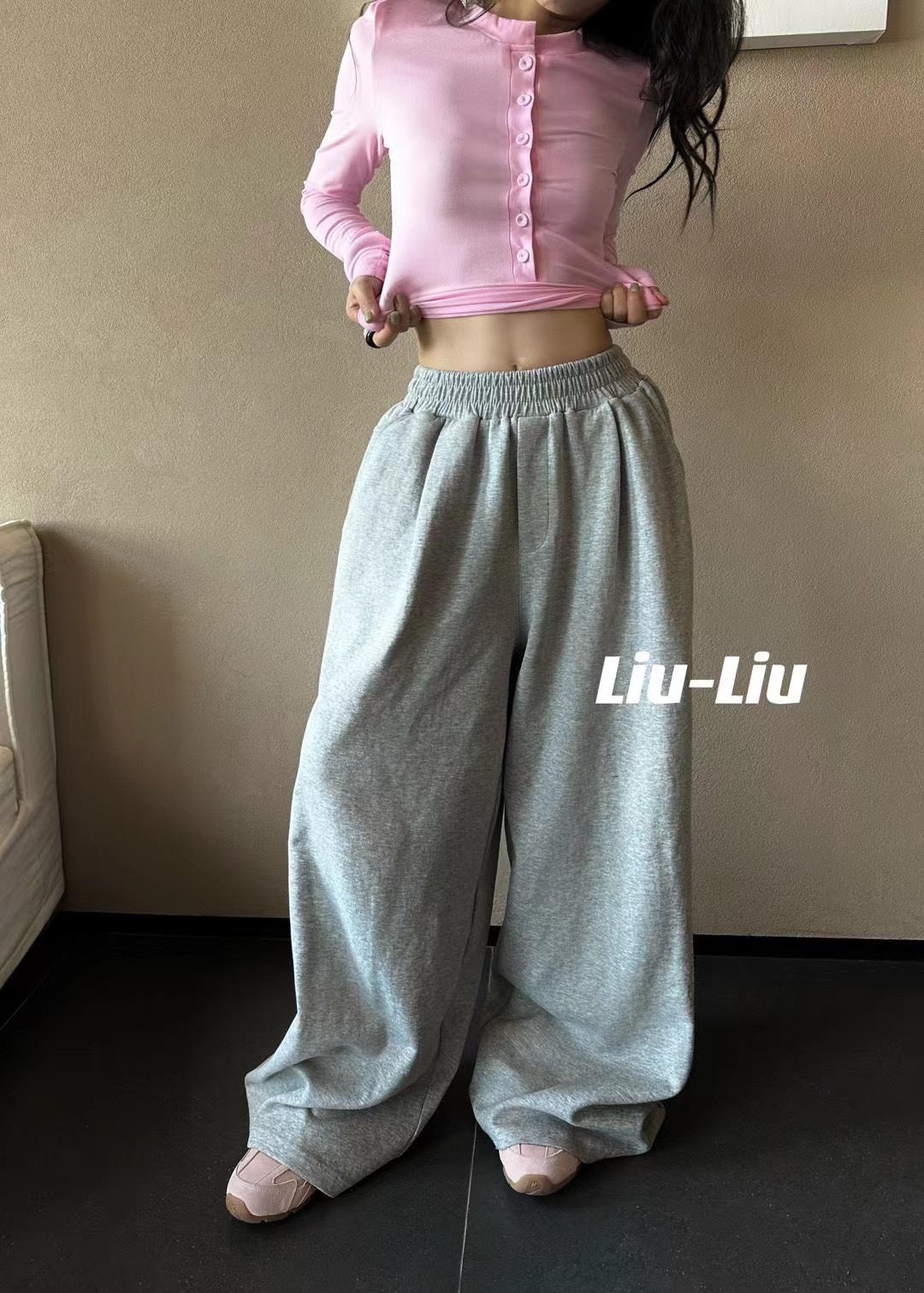 十三行2024年早春新款鬆緊腰寬鬆洋氣直筒拖地運動褲女