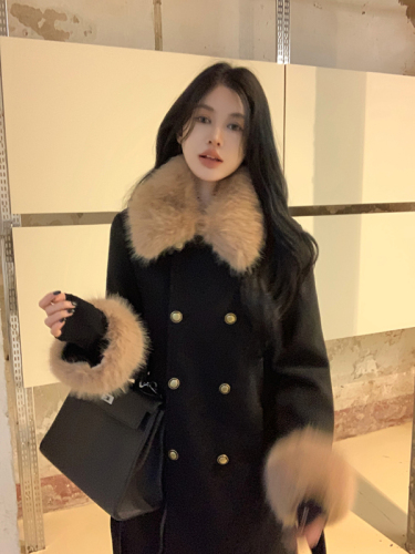 Real shot of high-end French black woolen coat for women, new temperament, mid-length, thickened and warm windbreaker jacket