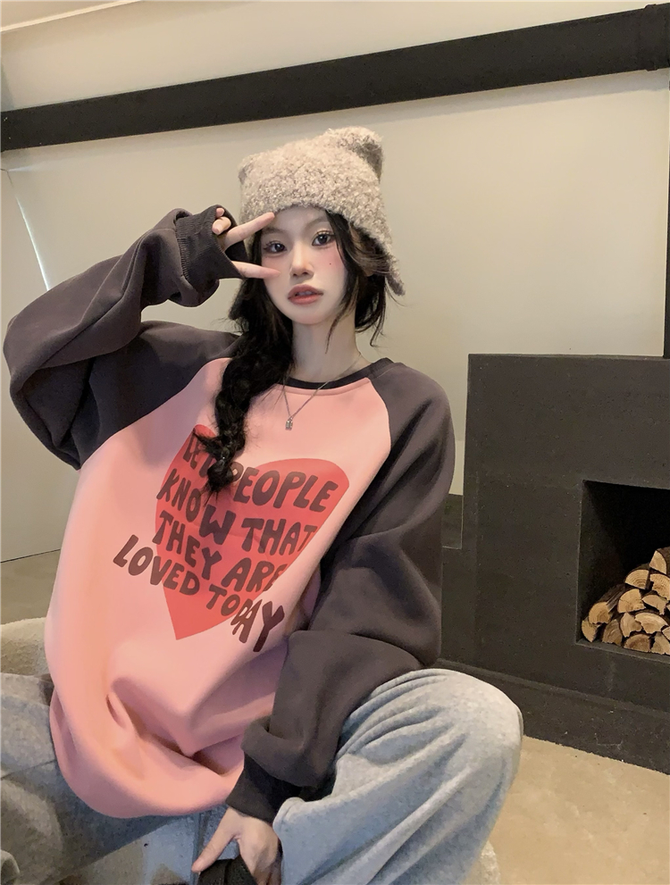 Actual shot of the new autumn and winter Korean style love printed lazy style loose and slim long-sleeved velvet sweatshirt
