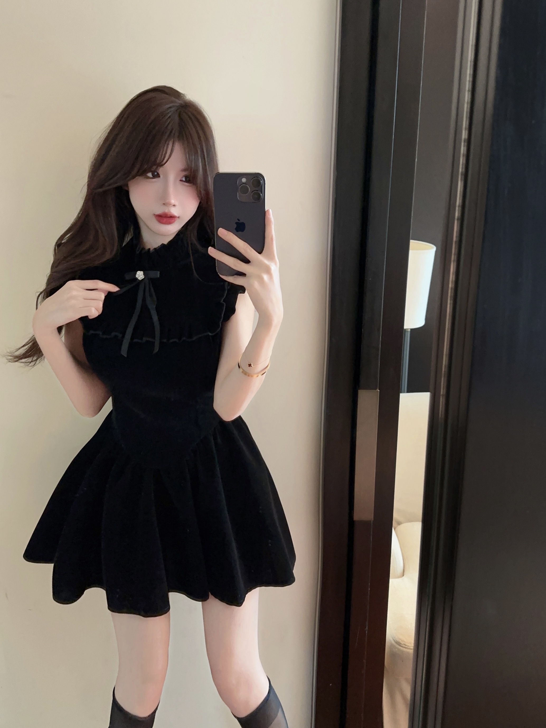 Real shot of velvet waist slimming dress, Hepburn style bow-knot sleeveless skirt