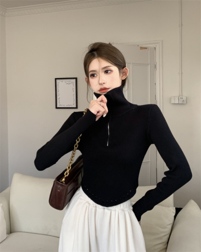Small autumn and winter zippered half-turtleneck sweater for women, new style, irregular slim fit, unique and unique top jacket