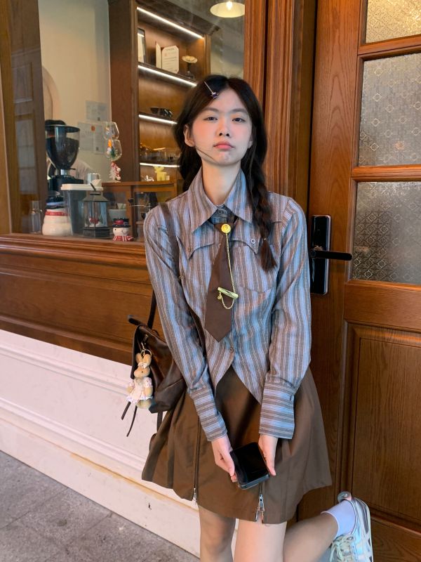 Actual shot of retro striped Polo collar long-sleeved shirt + slit pleated A-line skirt pants