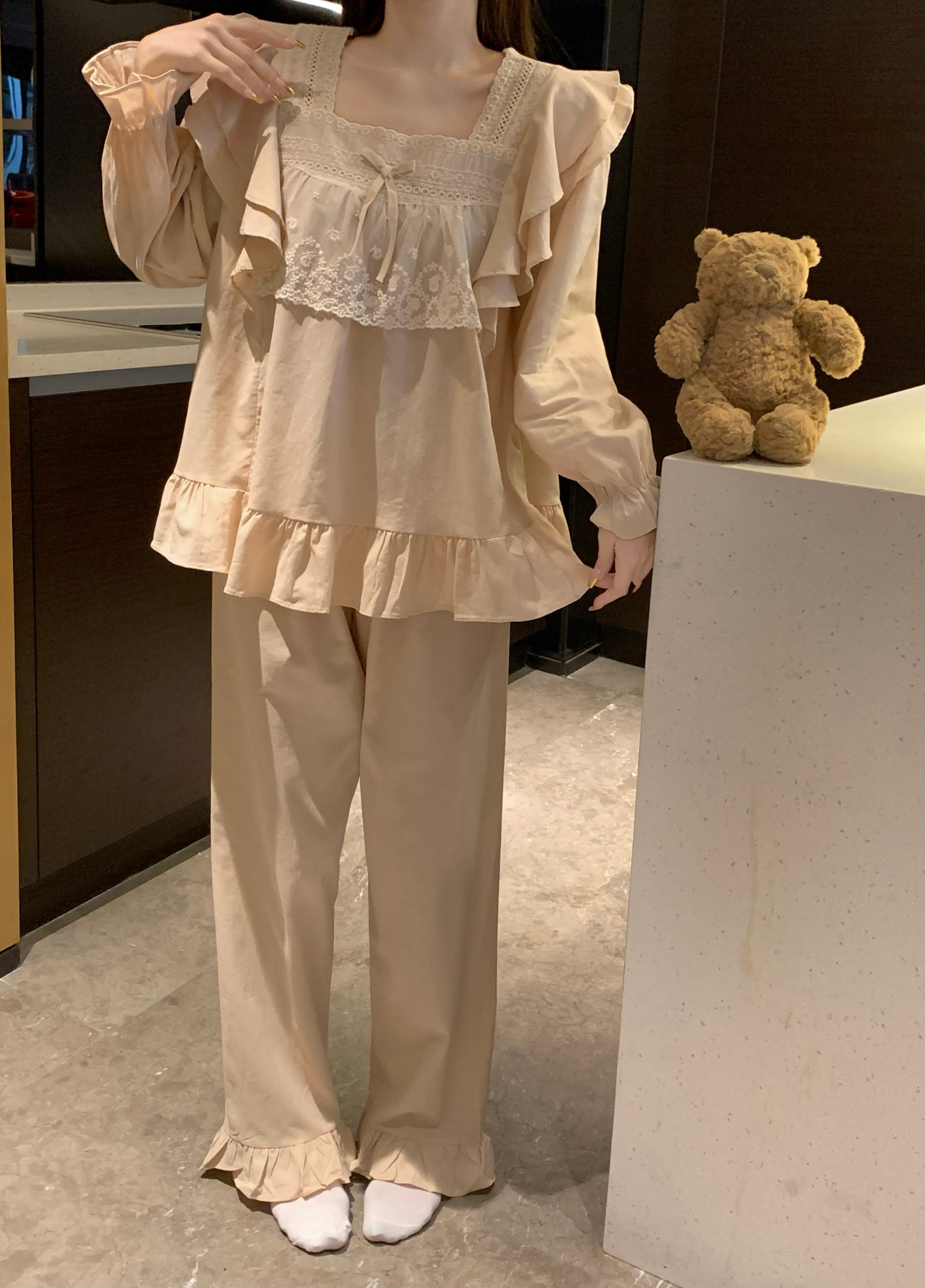 Real shot of Korean style sweet cotton loose palace style square neck lace ruffled long sleeve outer wear pajamas and nightgown