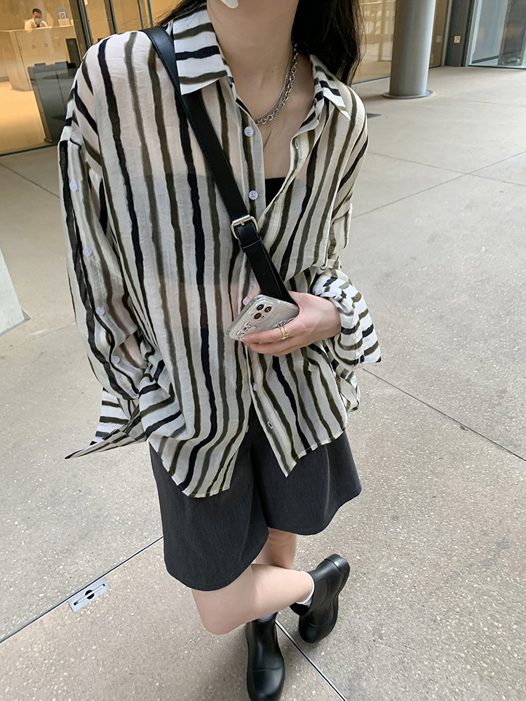 條紋長袖襯衫上衣女夏季薄款2024新款設計感小眾寬鬆防曬襯衣ins