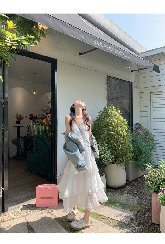 曾小咸 白色吊帶連衣裙女2024春季新款海邊度假風蛋糕裙沙灘長裙