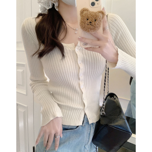 Real shot of high-end, western-style, simple, slim and versatile long-sleeved sweater, short cardigan top for women