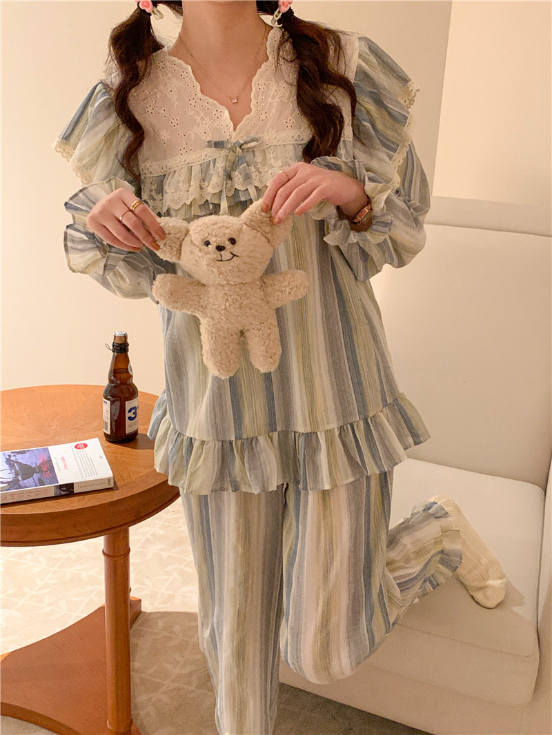 Real shot of Korean version of sweet princess style contrasting stripes loose and comfortable cotton and linen spring new home clothes set