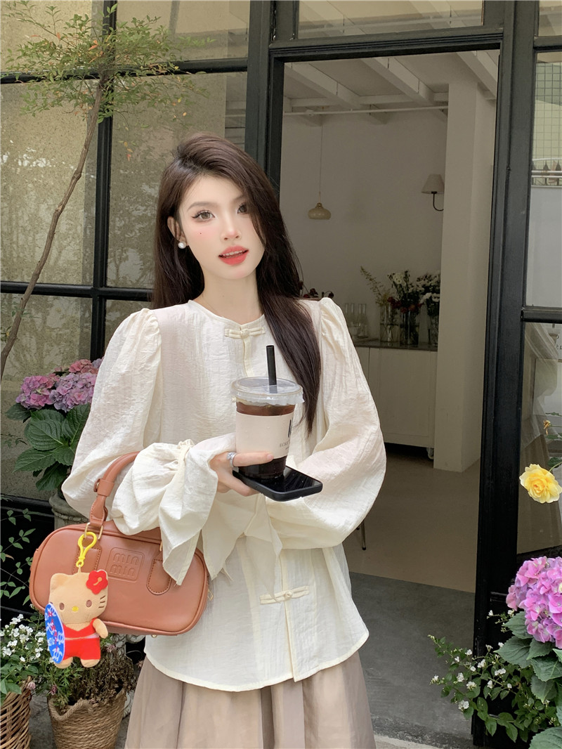 實拍 韓版新款法式盤扣設計感洋氣喇叭袖襯衫上衣女