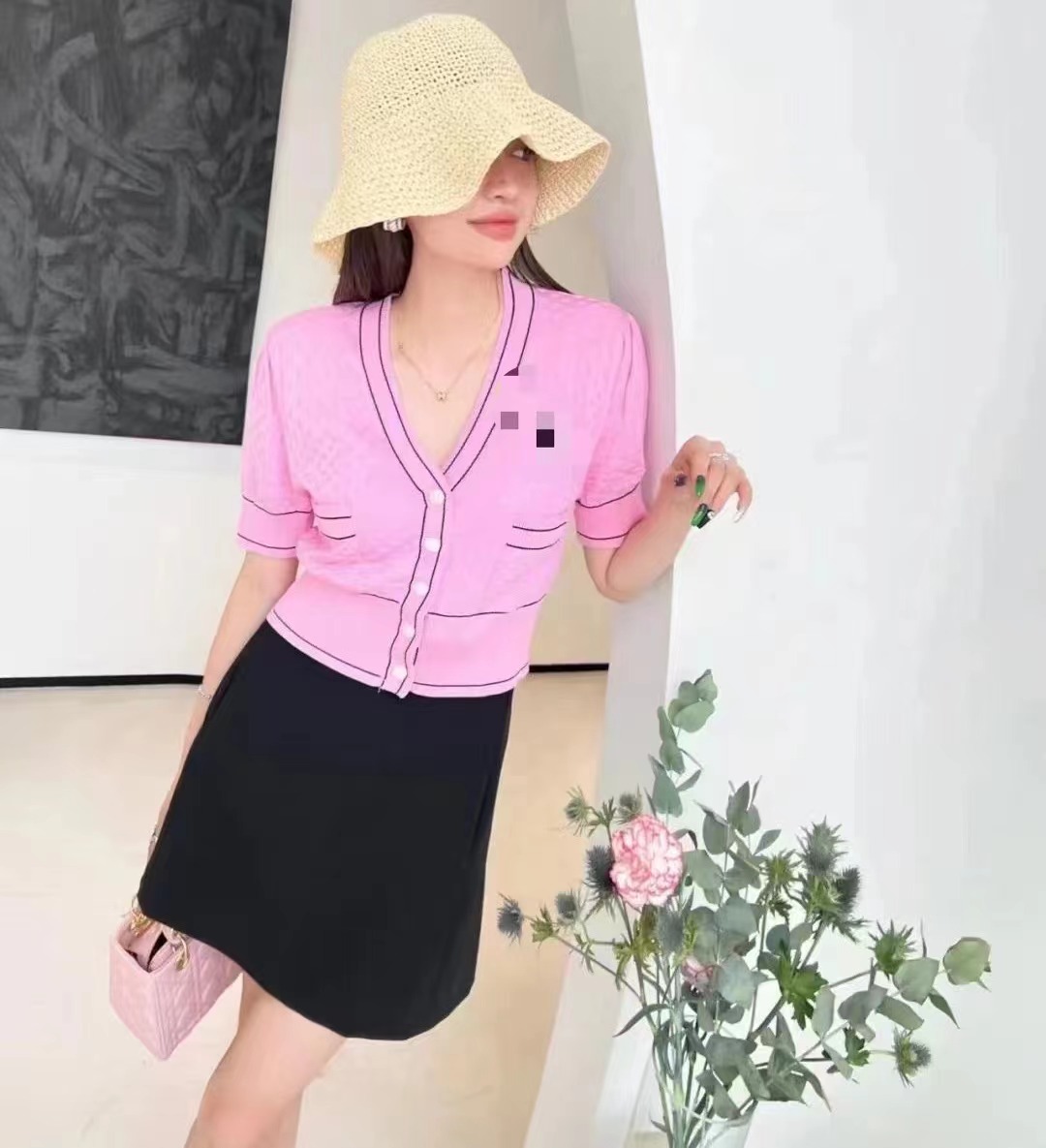2024 new summer style V-neck embroidered logo contrasting edge double pocket slim fit knitted cardigan