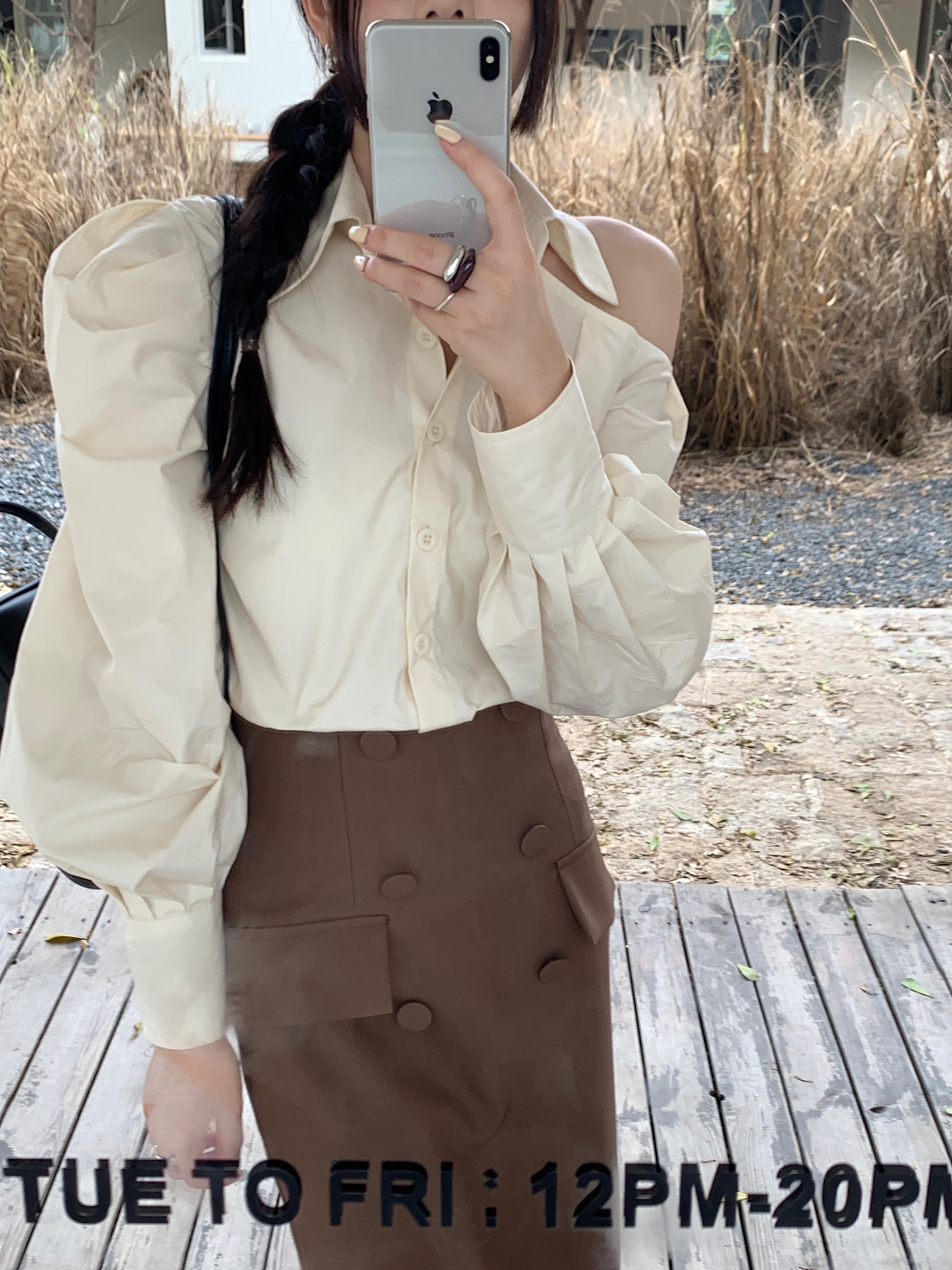 Actual shot of Korean design off-shoulder shirt, retro all-match skirt suit