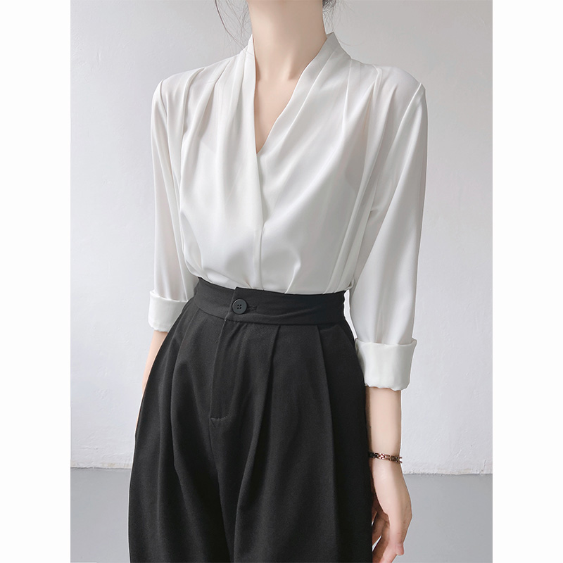 ACHU light and sophisticated, high-end satin shirt for women, summer V-neck design, niche shirt, professional top