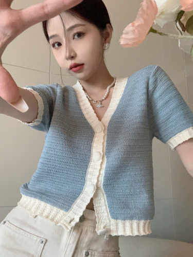 Actual shot of summer style small fragrant V-neck design niche slimming short sweater cardigan top for women