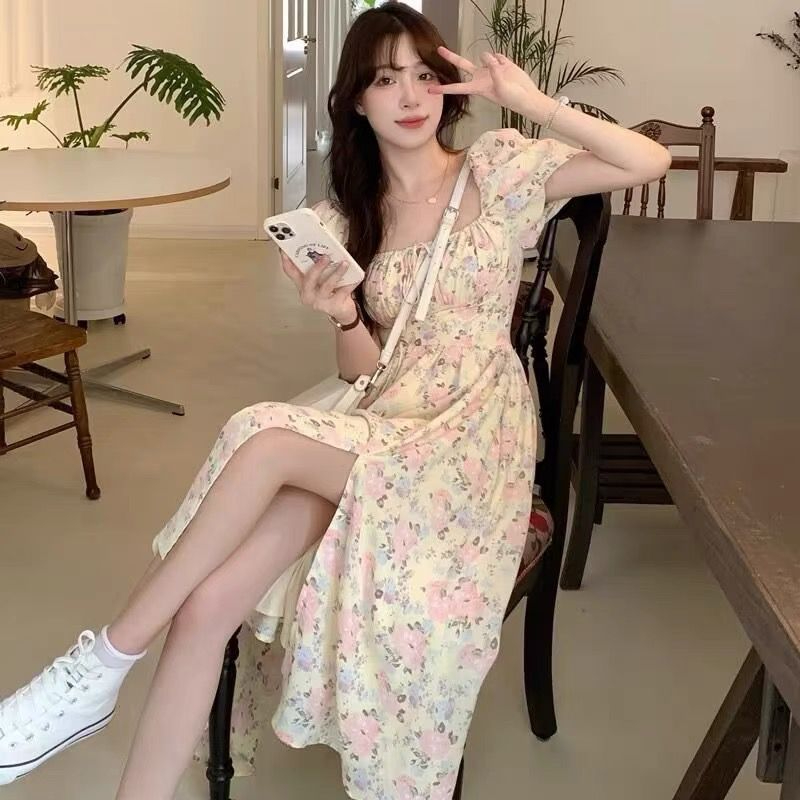 甜美穿搭設計感收腰泡泡袖開叉裙子女夏季新款大擺連衣裙過膝長裙