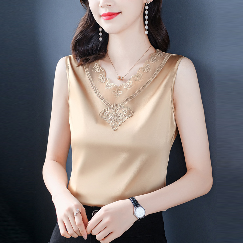 蕾絲吊帶背心女外穿春夏新款寬鬆大碼絲綢緞面內搭v領無袖上衣女
