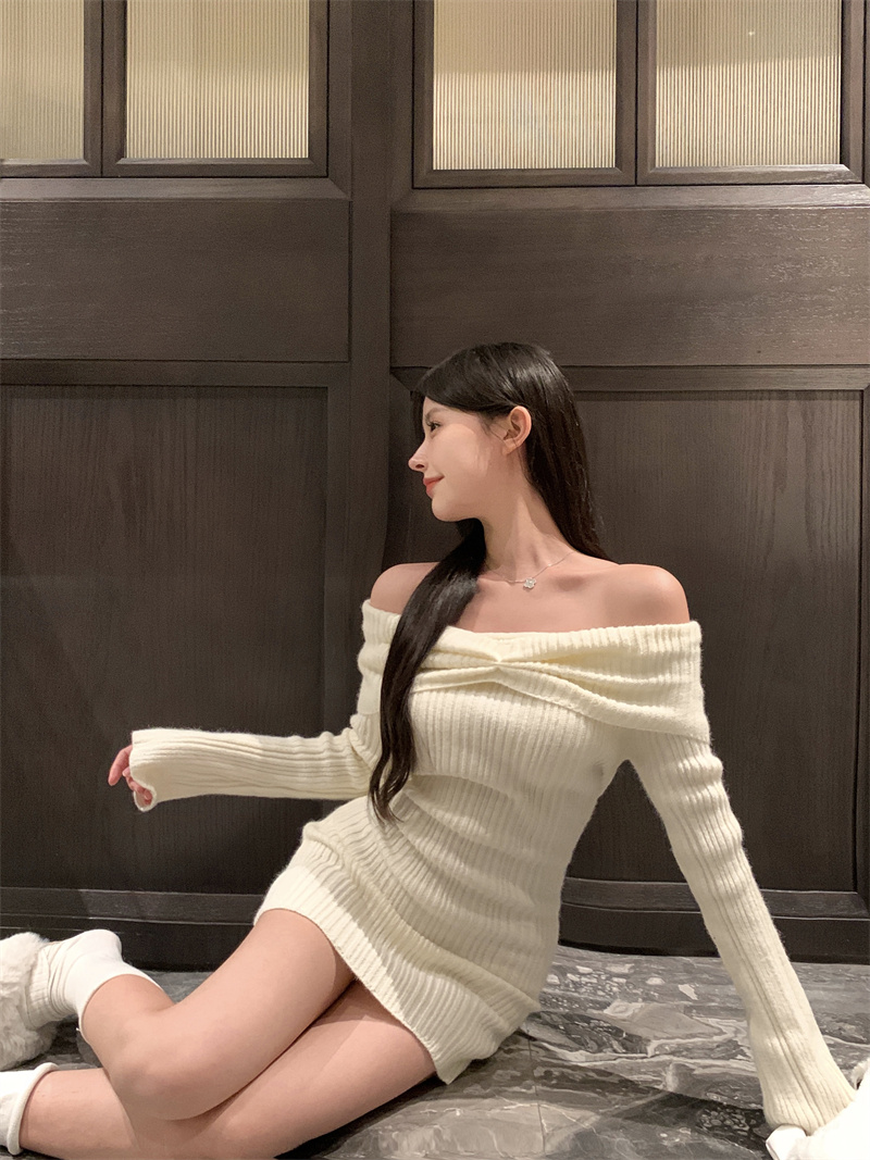 Actual shot of new one-shoulder sexy waist knitted dress