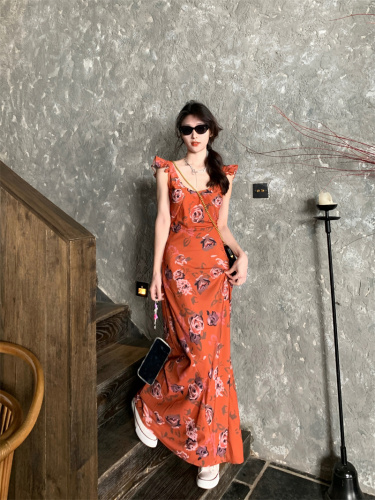 Real shot of French red floral long dress, slim and slimming holiday ruffled sleeveless dress