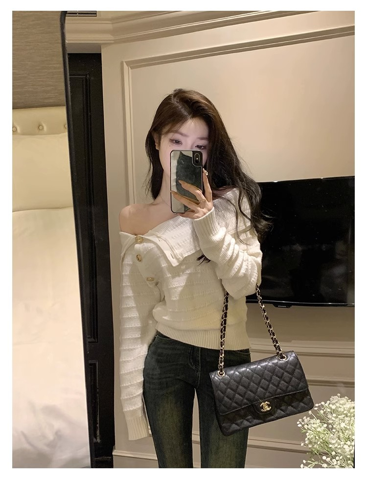一字肩翻領長袖針織衫女裝秋季法式氣質修身毛衣高級感金屬扣上衣