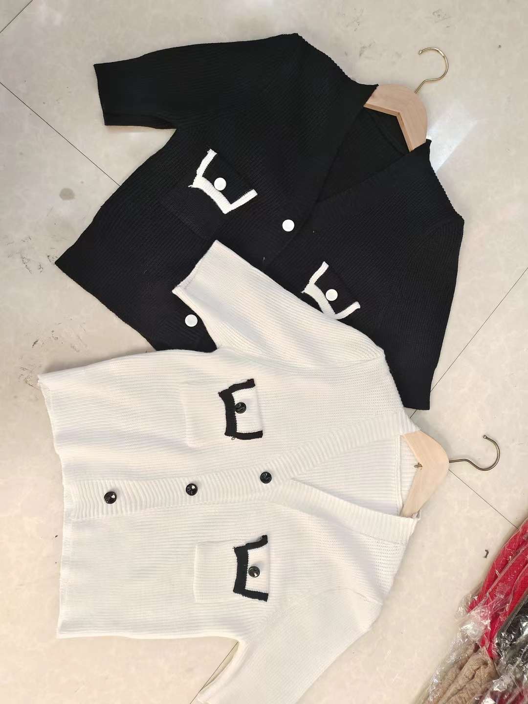 Versatile and fashionable summer top with long sleeves