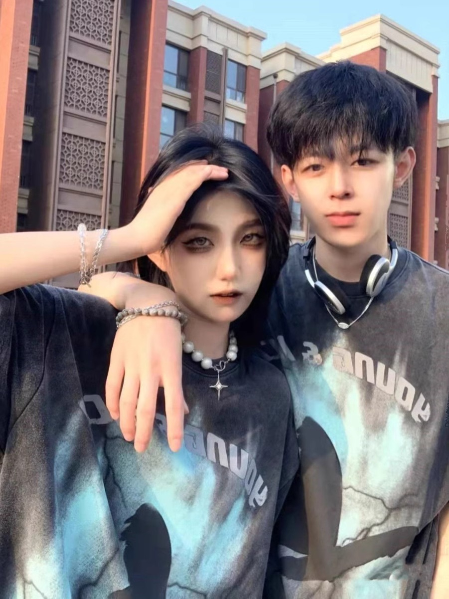 Different trendy brands 2024 new couple T-shirt summer short-sleeved suit washed and distressed tops for men and women