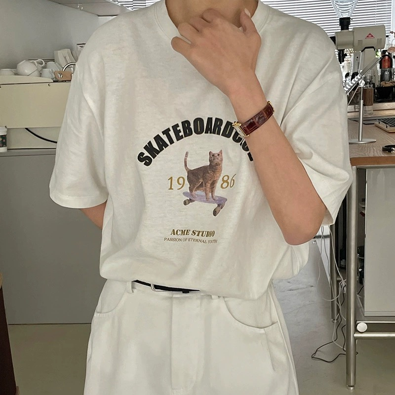 Fun skateboard cat T-shirt, loose, comfortable and versatile top