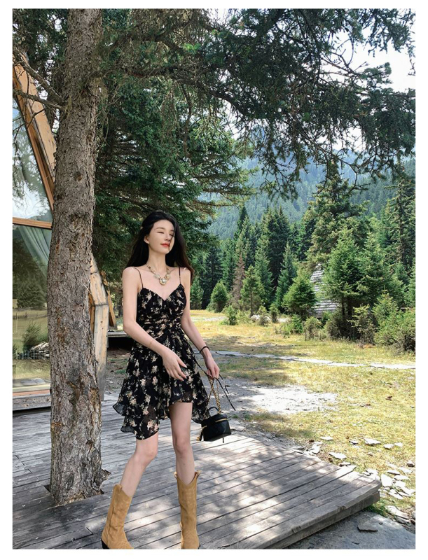 2024 new style cut flower petite French high-end temperament seaside vacation floral suspender dress for women
