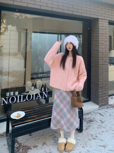 Real shot of spring age-reducing pink twist knitted cardigan jacket + plaid long skirt