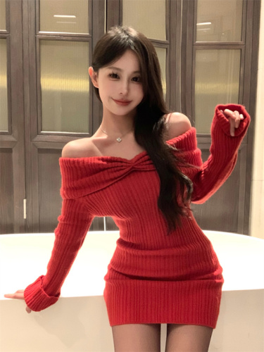 Actual shot of new one-shoulder sexy waist knitted dress