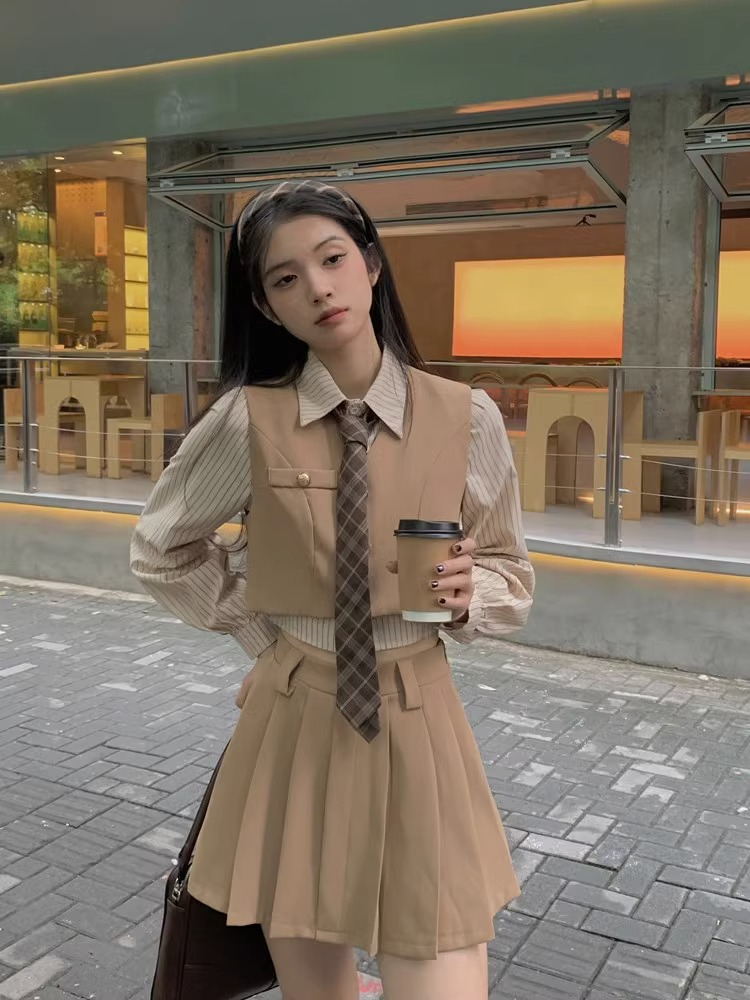 jk uniform college style suit women's American retro 2024 summer new vest shirt skirt age-reducing three-piece set